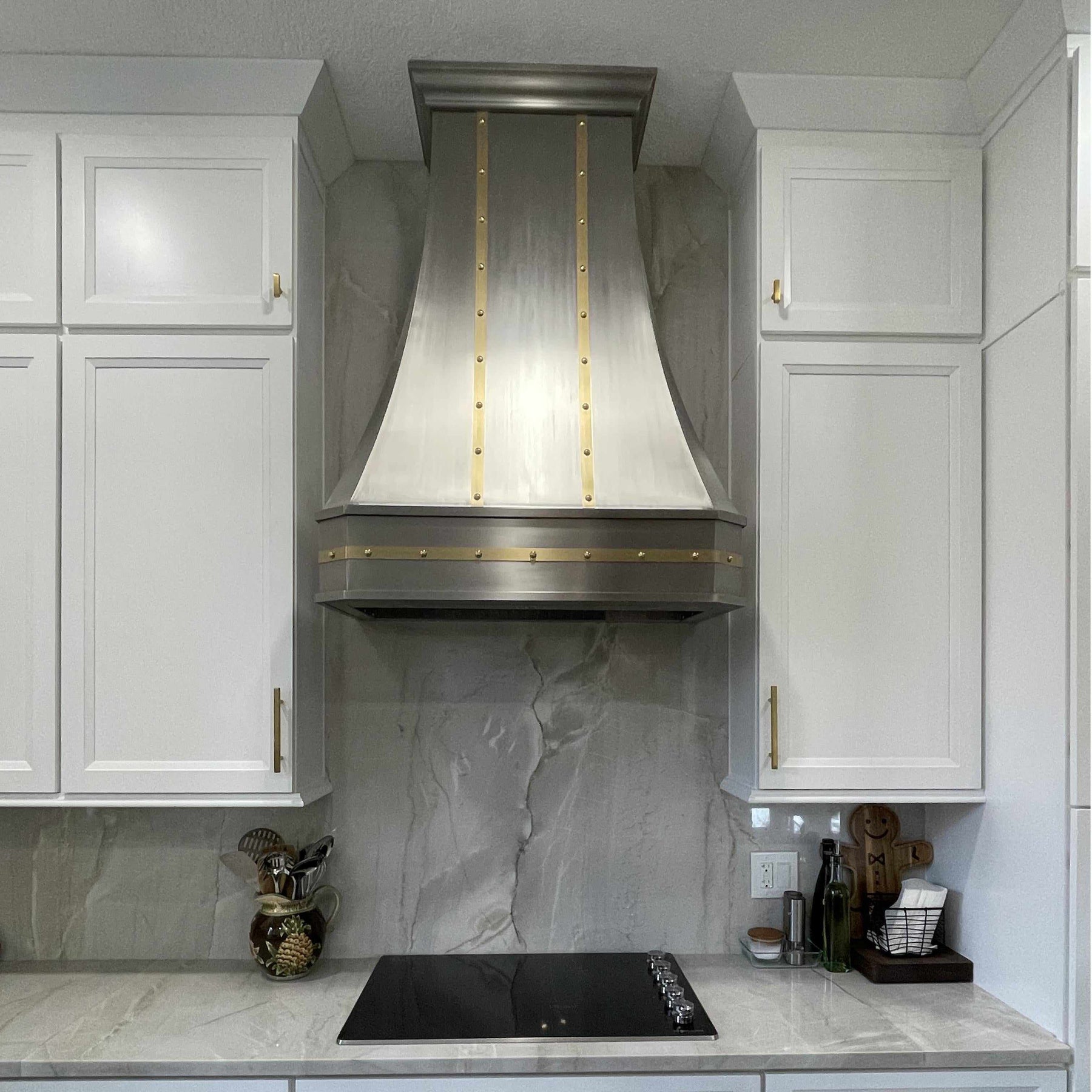 Fobest range hood with handmade finish